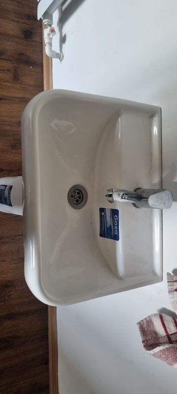 Gozo brendiga tegishli rakvina sotiladi. Gozo brendiga tegishli rakvina sotiladi.