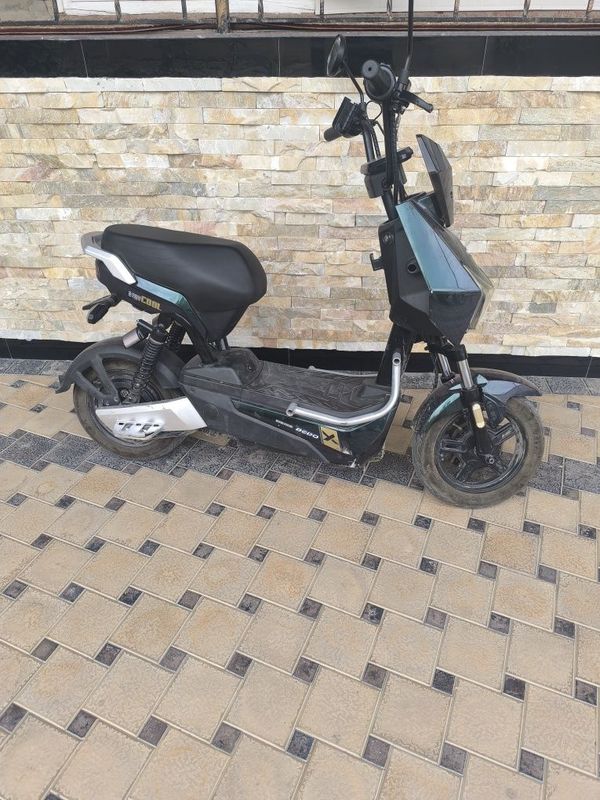 Skuter sotiladi elektr Skuter sotiladi elektr