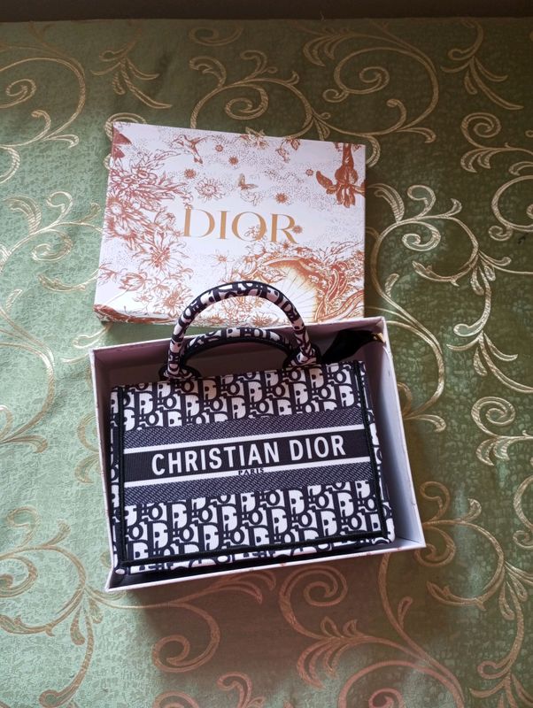 Dior sumka karobka dakument Dior sumka karobka dakument