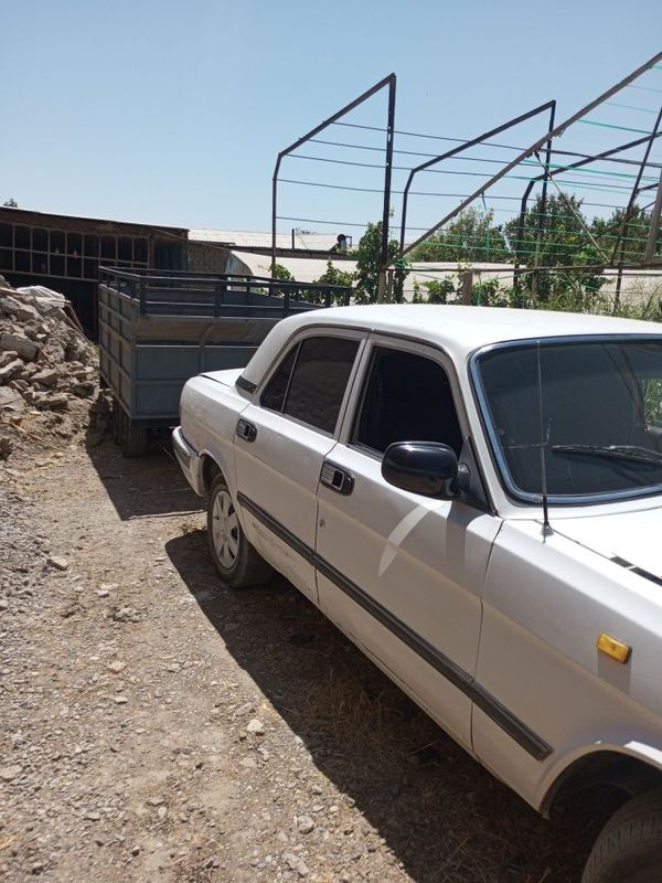 Volga 3110 aravasi bilan holati rasmda Volga 3110 aravasi bilan holati rasmda