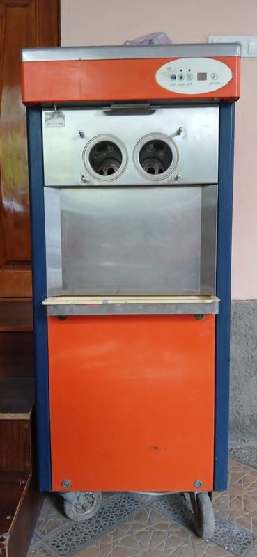 Frezer sotiladi holati yaxshi 220vv Frezer sotiladi holati yaxshi 220vv