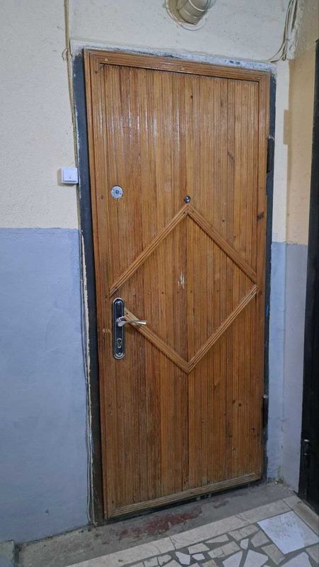 Входная дверь б/у