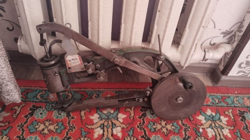 Oyoq kiyim tikuv moshinkasi Oyoq kiyim tikuv moshinkasi