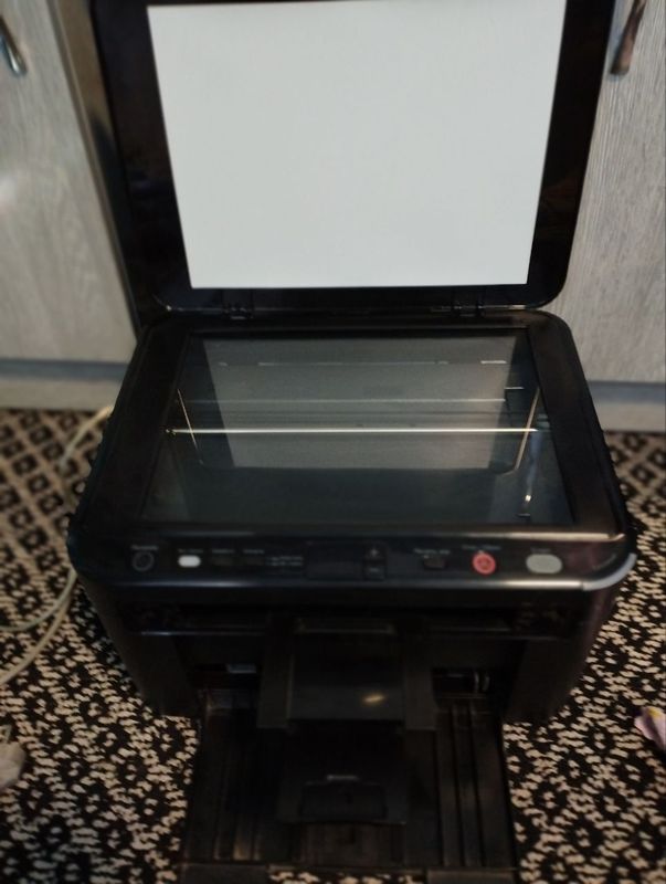 Noutbuk bn printer sotiladi yaxshi ishlaydi sifatli chiqaradi