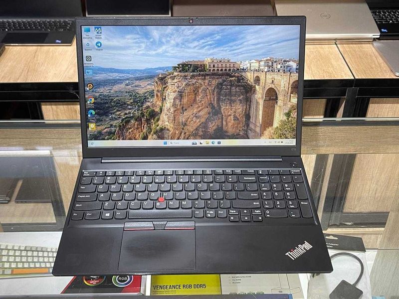 Lenovo ThinkPad E15 Gen 2 Core i7-1165G7 ram 16 ssd 256