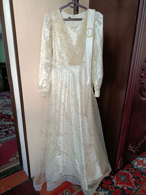 Koylak ayollar va qizlar uchun toyga Koylak ayollar va qizlar uchun toyga