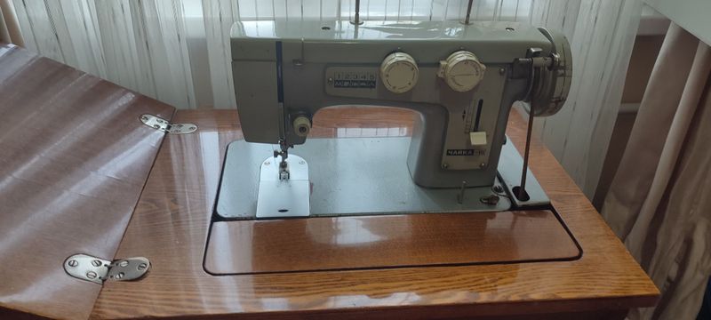 Продается швейная машинка чайка 111 Продается швейная машинка чайка 111
