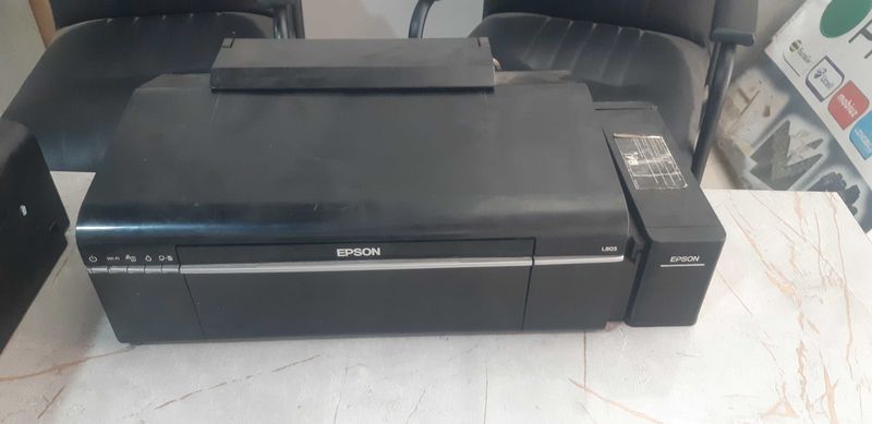 Epson l 805 yaxshi ishlab turubti