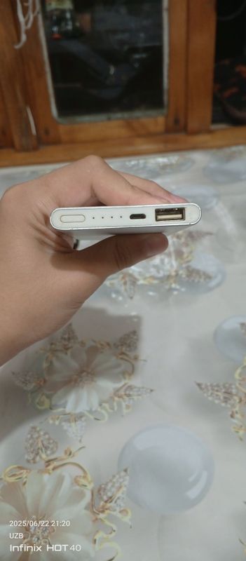 Power bank sotiladi b/y Power bank sotiladi b/y