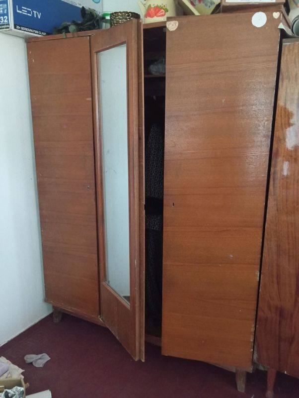 срочно продам мебель для гостиной и спальни