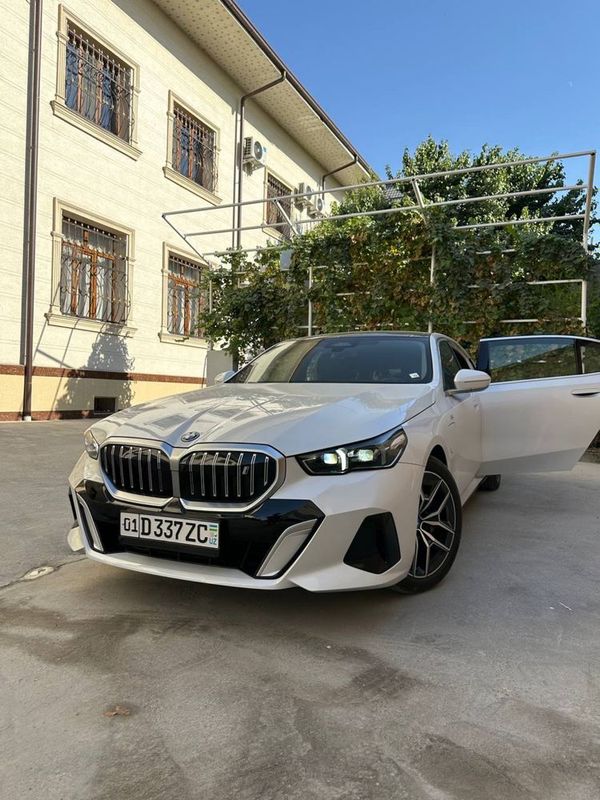 bmw i5 35L notarius bmw i5 35L notarius
