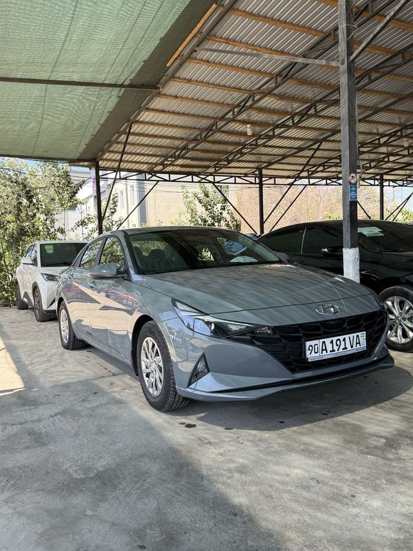 Hyundai elantra sotiladi Hyundai elantra sotiladi