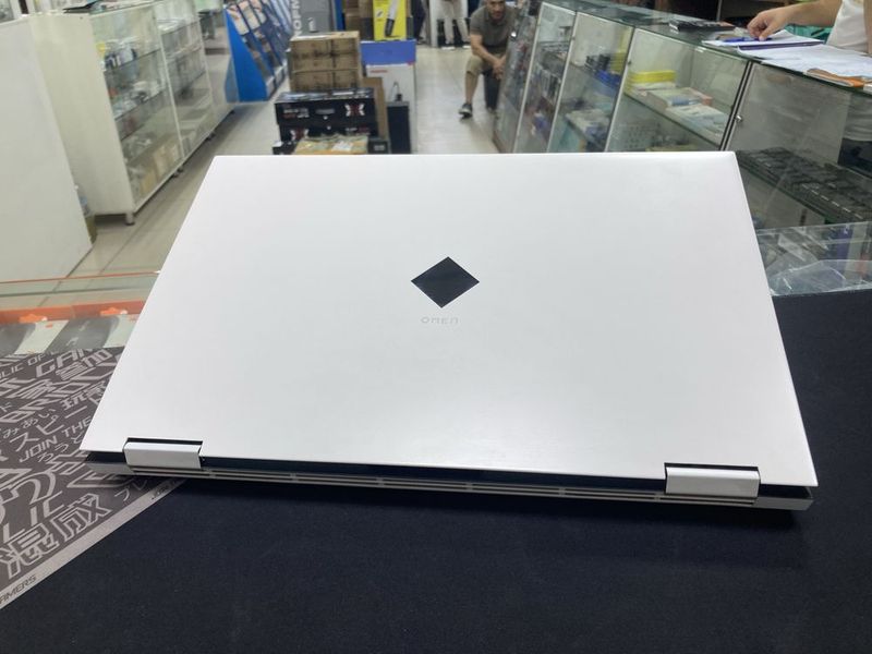 Hp OMEN i7-11800H 32/1TB RTX 3070
