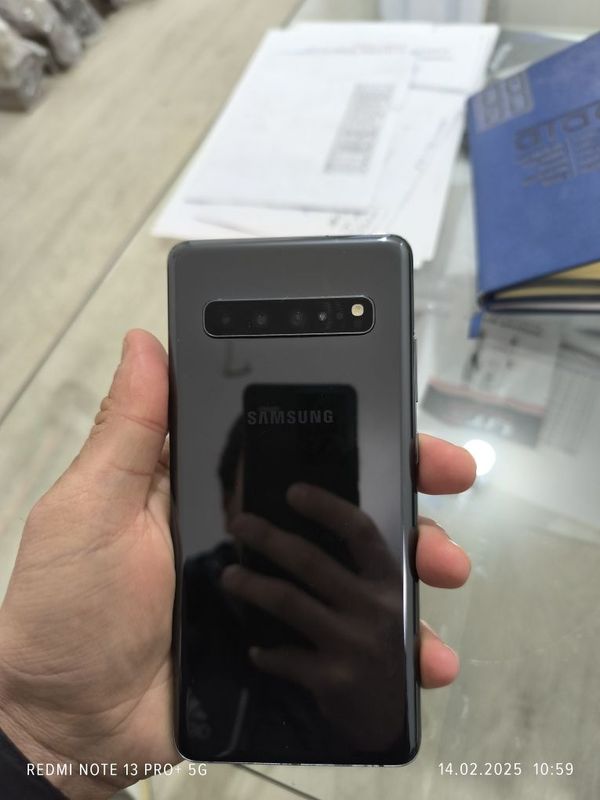 Samsung s10+5G sotiladi 8gb ga 512gb