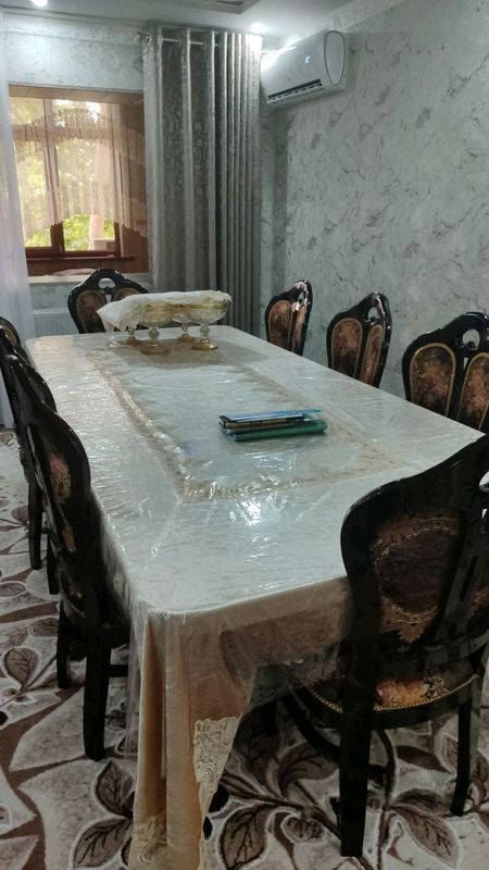 Продаётся стол со стульями