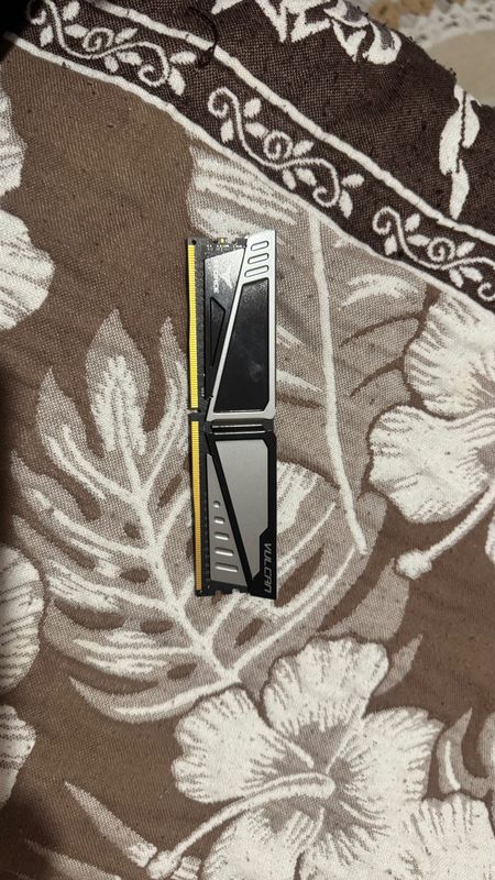 TLGD44G2400HC14BK 4GB DDR4 2400 TLGD44G2400HC14BK 4GB DDR4 2400