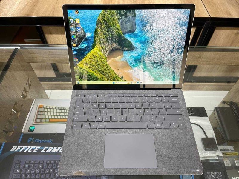 Microsoft Surface laptop 3 CORE i7-1065G7 ram 16 ssd 256