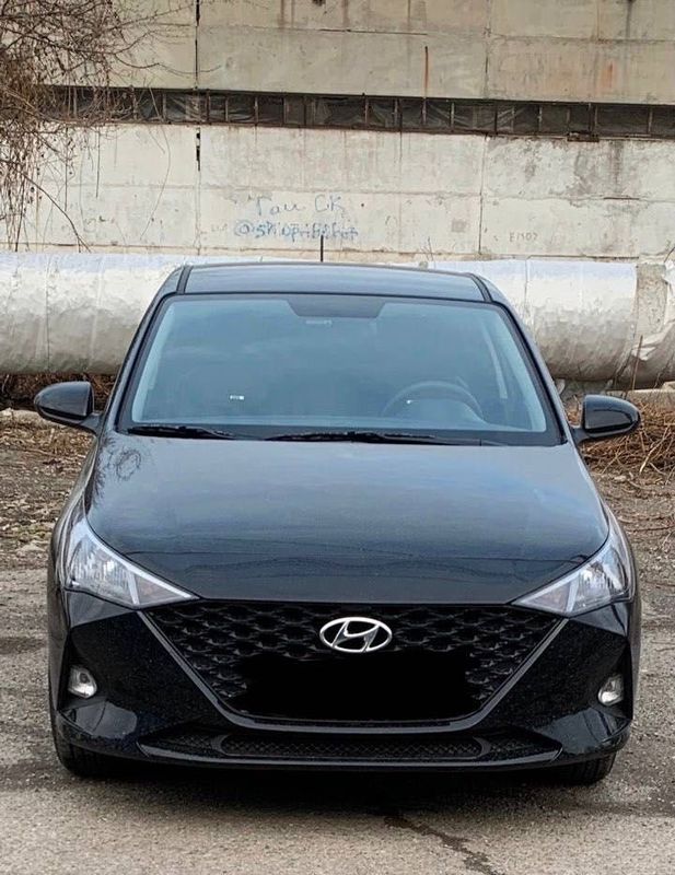 Срочно продаётся Hyundai Accent Active (Solaris) цвет чёрный