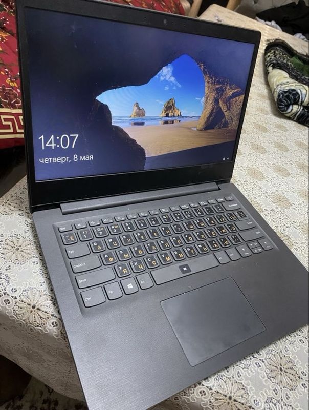 Lenovo notebook sotiladi Lenovo notebook sotiladi