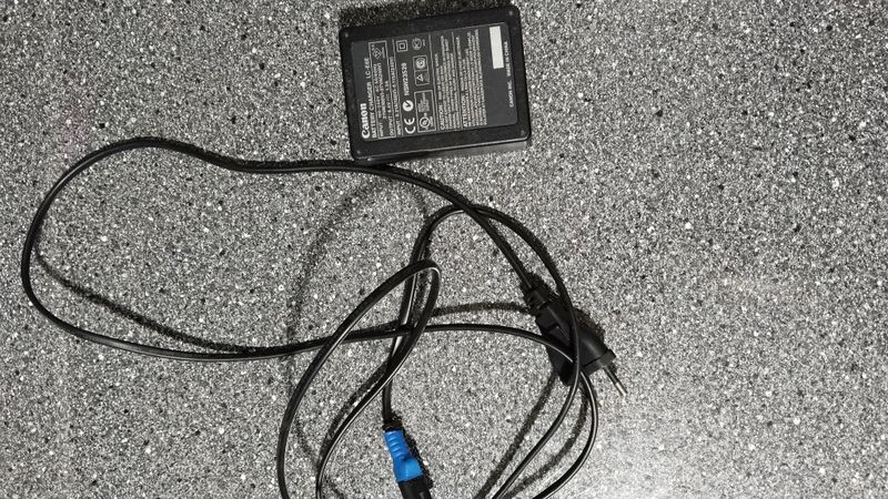 Зарядное устройство для аккумуляторов Canon LC-E6E