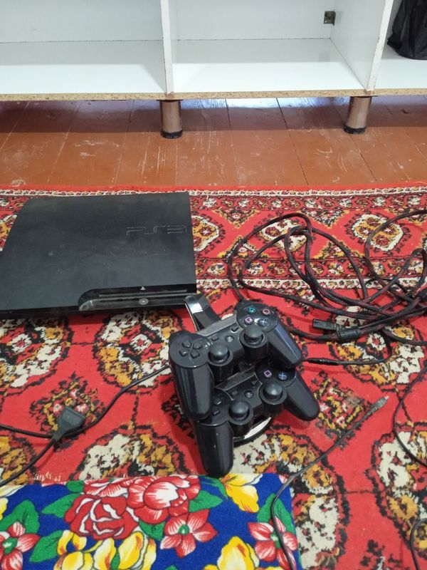 Ps3 holati yaxshi 2 ta pult bor