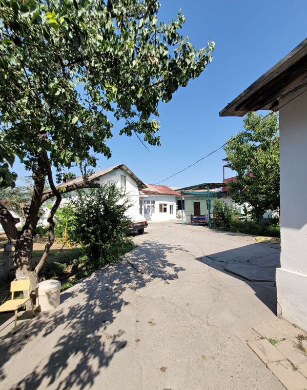 Продаётся участок 10 соток, жилой дом (100m2+), сад. Улица Саватчи Продаётся участок 10 соток, жилой дом (100m2+), сад. Улица Саватчи