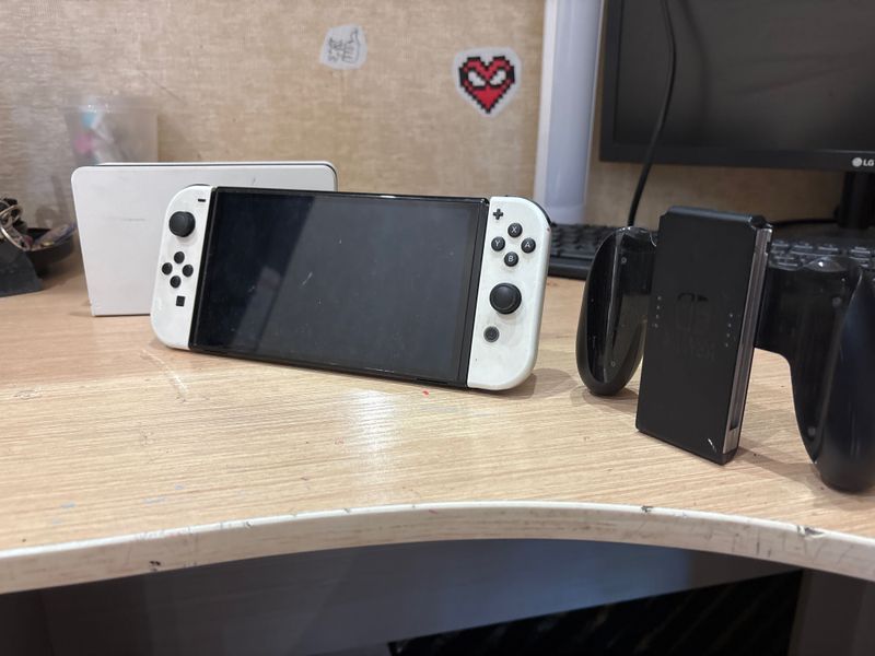 Nintendo Switch OLED состояние хорошее Nintendo Switch OLED состояние хорошее