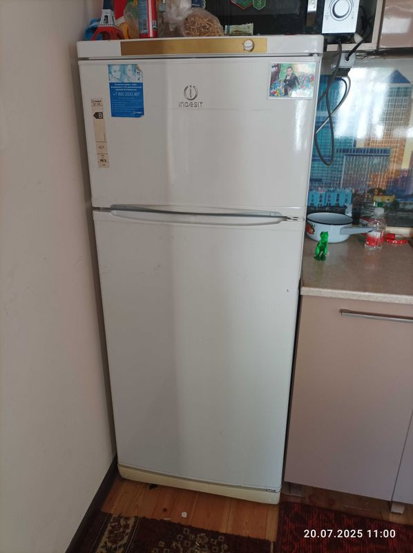 Холодильник б/у indesit в хорошем состоянии Холодильник б/у indesit в хорошем состоянии