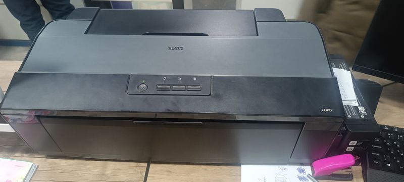 EPSON L1300 A3 rangli printer sotiladi.