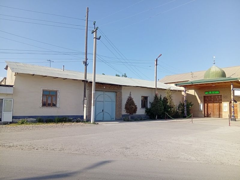 Уй сотилади холати урта мухими Масжитни олдида.2 сот молхонаси аделни Уй сотилади холати урта мухими Масжитни олдида.2 сот молхонаси аделни