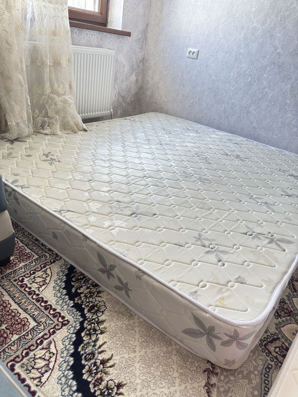 Продается почти новый матрас