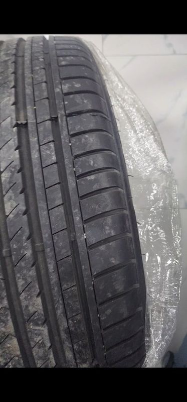Продается Шины Winrun 245/45/19