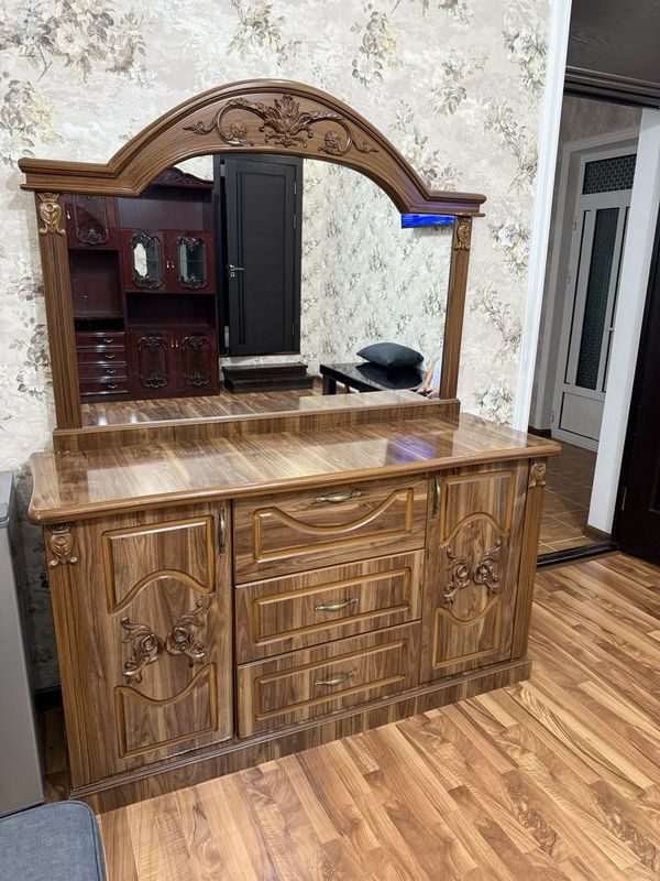 Продаётся Спальное трюмо Продаётся Спальное трюмо