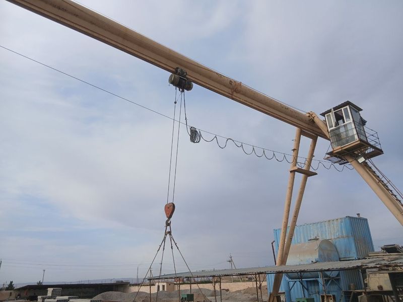 Козловой кран 16 метр ишлаб турибди Козловой кран 16 метр ишлаб турибди