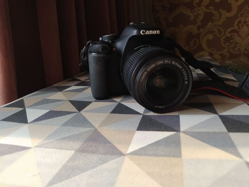 Фотоаппарат Canon EOS 600 D Фотоаппарат Canon EOS 600 D