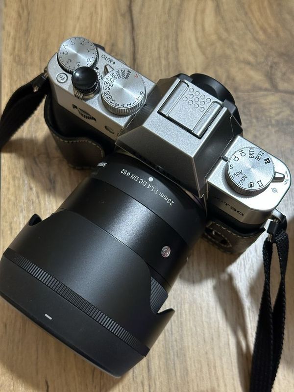 Продается объектив sigma 23 mm f1.4 Продается объектив sigma 23 mm f1.4