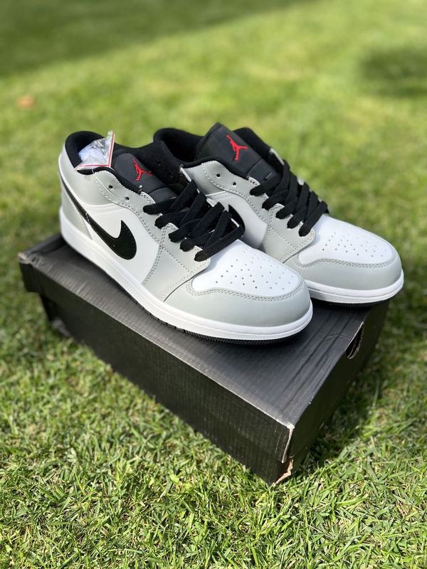 Air Jordan 1 Low Light Smoke Grey