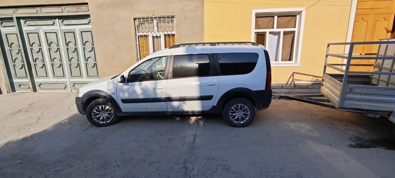 Лада Ларгус сотилади