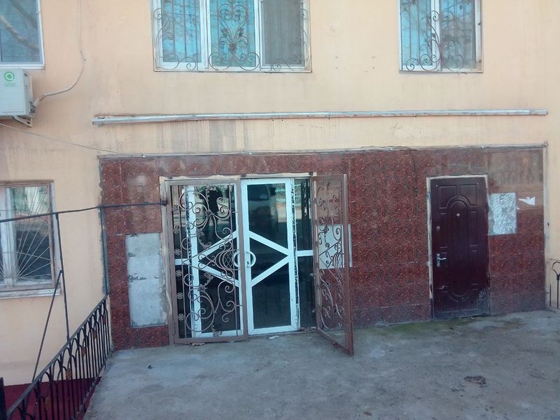 Продается нежилое г. Чирчик 8мкрн. Дом 2. Продается нежилое г. Чирчик 8мкрн. Дом 2.