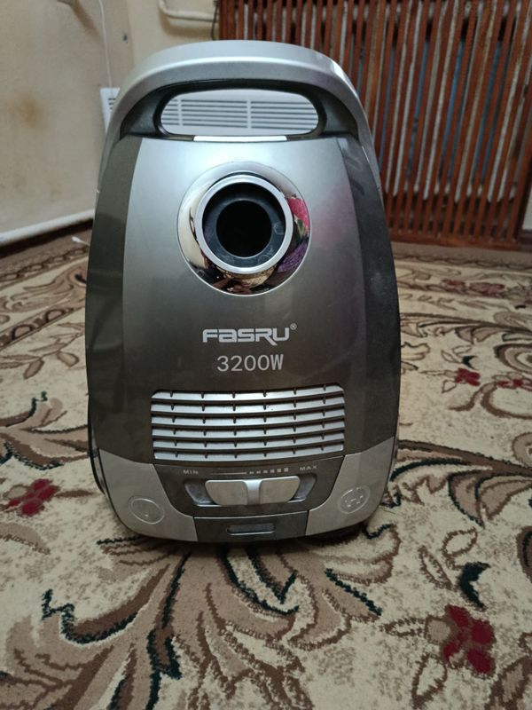 Пылесос Fasru хороший состояние Пылесос Fasru хороший состояние