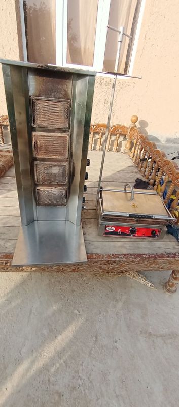 Lavash aparati tostiri va pichogʻi bilan sotildi. Lavash aparati tostiri va pichogʻi bilan sotildi.