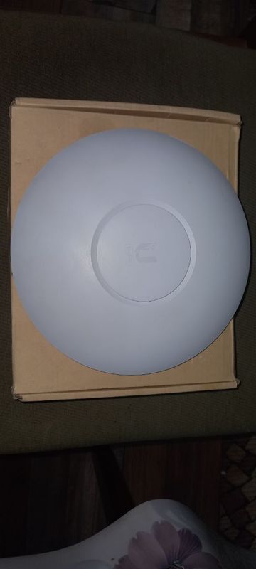 Продаётся точка доступа UniFi6 Продаётся точка доступа UniFi6
