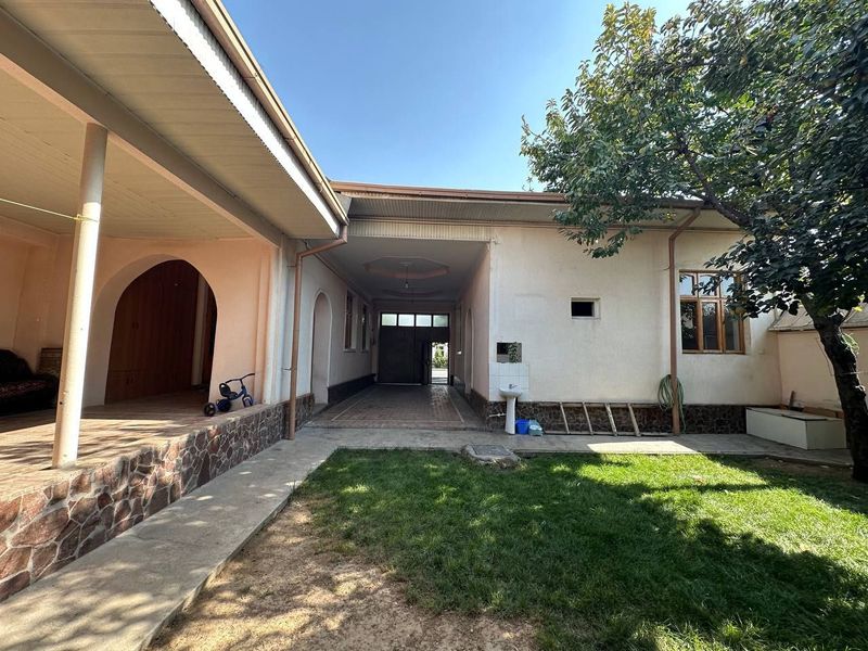 Yunusobodda hovli sotiladi
