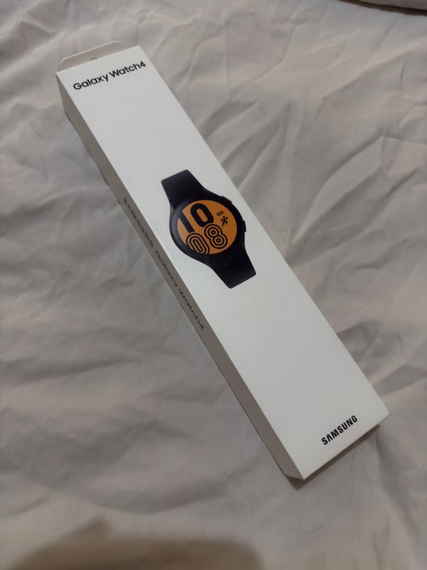 Galaxy Watch 4 44mm Новые запечатанные Galaxy Watch 4 44mm Новые запечатанные