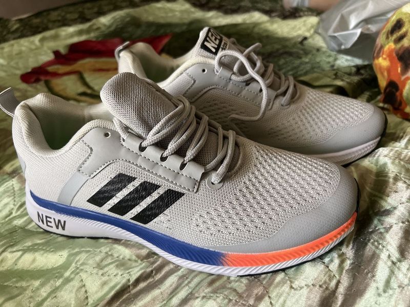 Продаются мужские кроссовки , новые adidas . Привезли с Америки. Продаются мужские кроссовки , новые adidas . Привезли с Америки.