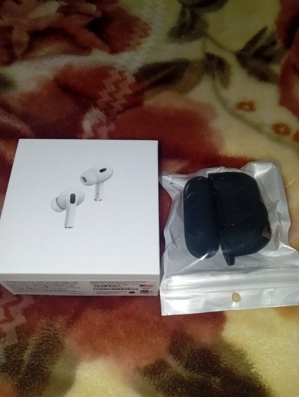 AirPods Pro sotiladi chehol bilan