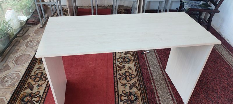 Oʻquv markaz uchun slol stullar Oʻquv markaz uchun slol stullar