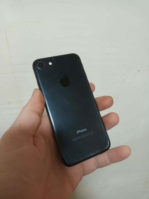 Iphone 7 128 G sotiladi 300 000 min