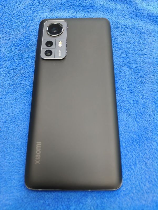 Продам б.у Xiaomi 12 256gb black