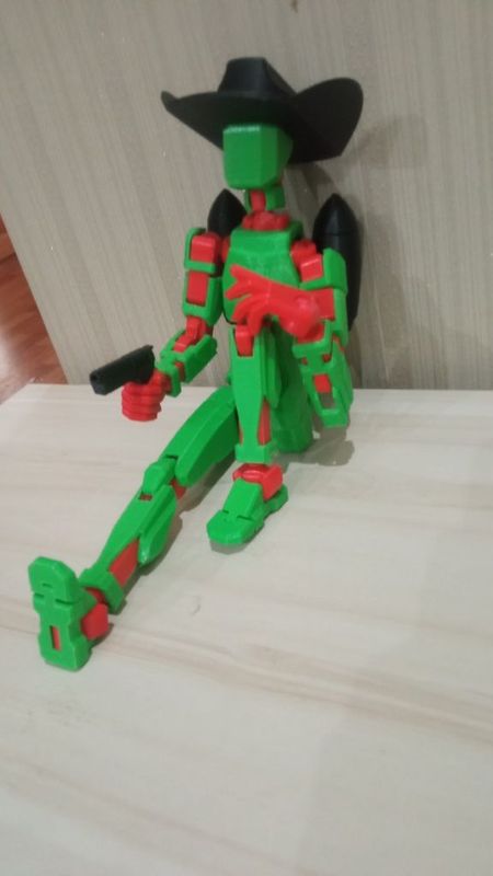 Подвижная фигурка напечатанная на 3Д принтере Подвижная фигурка напечатанная на 3Д принтере